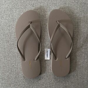 Old Navy flip flops NWT